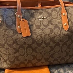 Coach drawstring carryall shoulder bag with wristlet new no tags